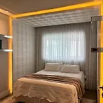 Apartamento Inteiro Reformado - Localizacao Perfeita E Otima Localizacao